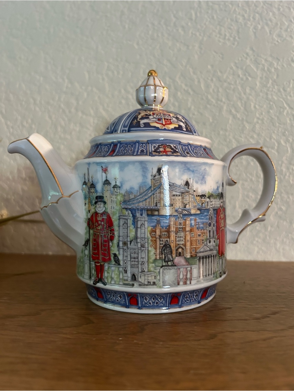 James Sadler 2 cup Porcelain Decorative Teapot with Blue and Red London Motif